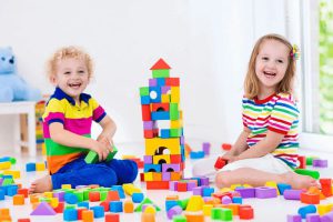 Tại sao nên chọn đồ chơi phát triển trí tuệ cho bé?